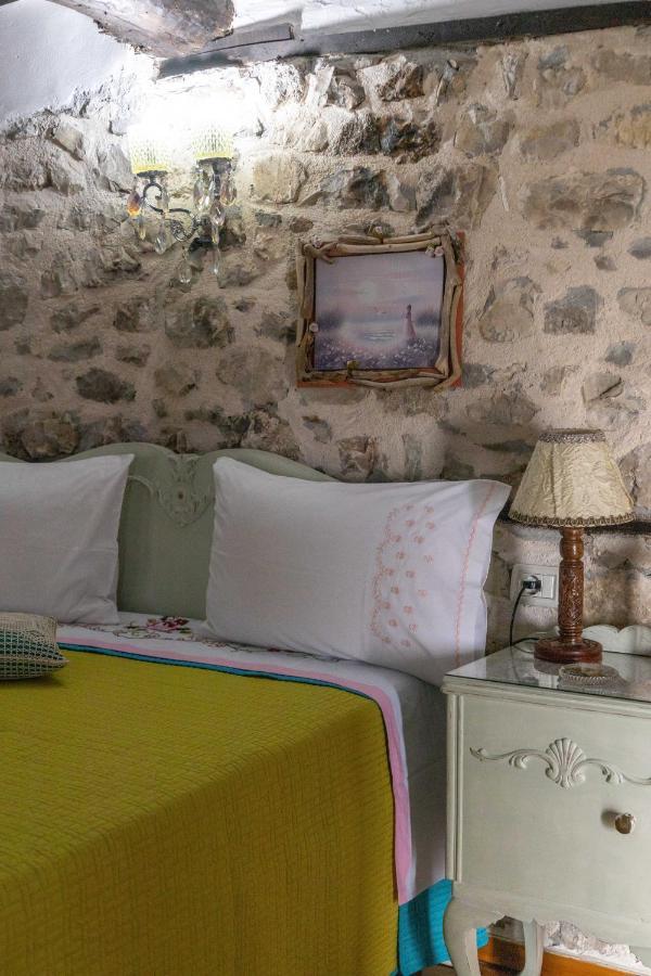 Bujtina Kodiket Guesthouse Berat Bagian luar foto