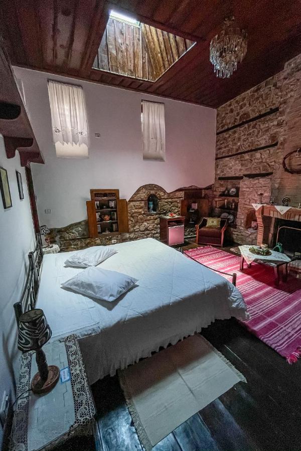 Bujtina Kodiket Guesthouse Berat Bagian luar foto