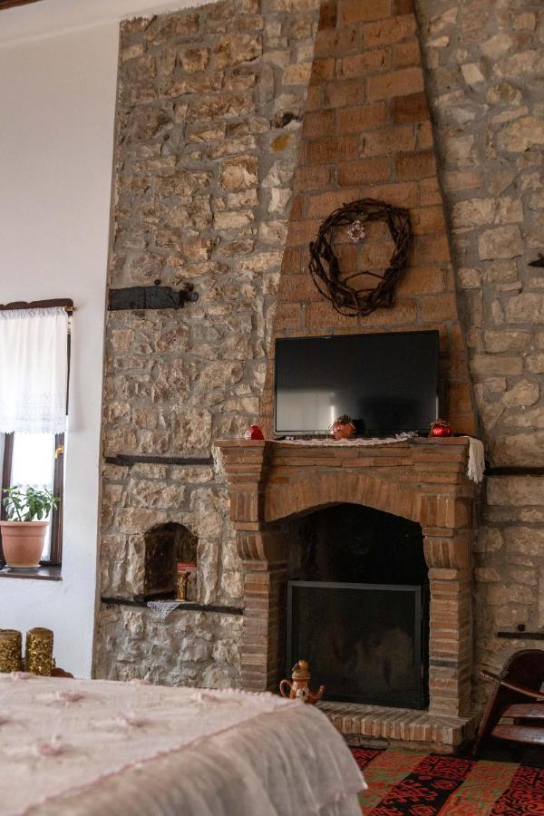 Bujtina Kodiket Guesthouse Berat Bagian luar foto