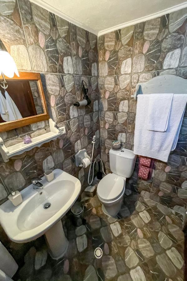 Bujtina Kodiket Guesthouse Berat Bagian luar foto