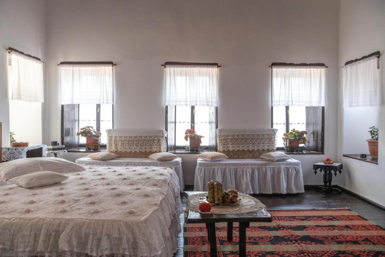 Bujtina Kodiket Guesthouse Berat Bagian luar foto
