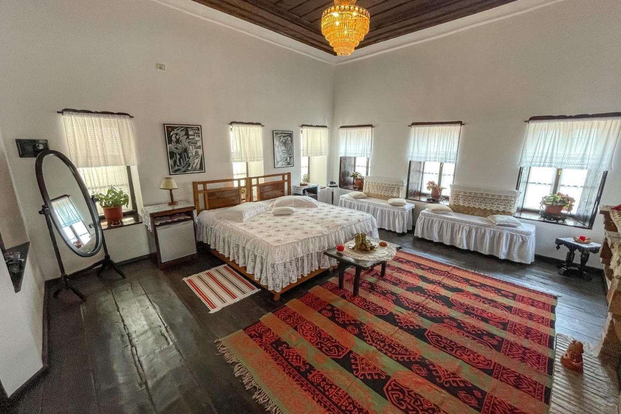 Bujtina Kodiket Guesthouse Berat Bagian luar foto