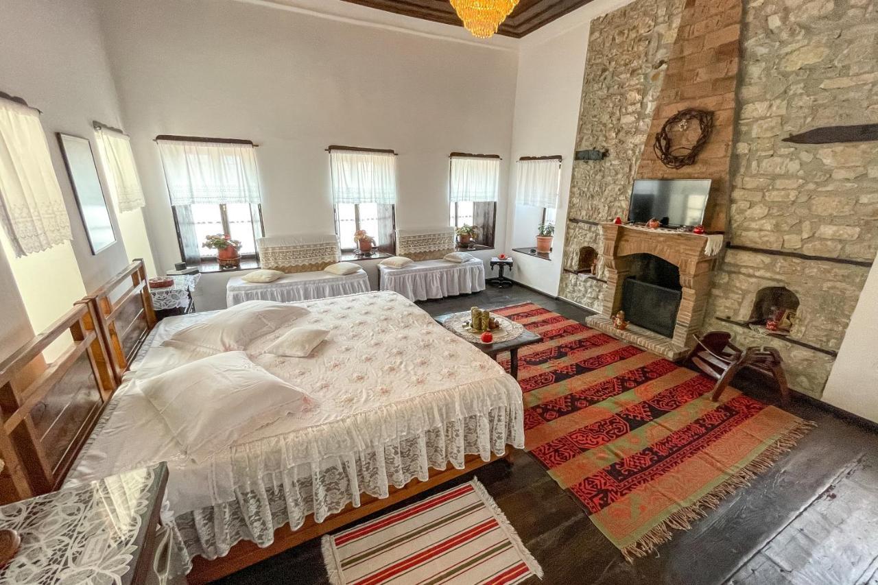 Bujtina Kodiket Guesthouse Berat Bagian luar foto