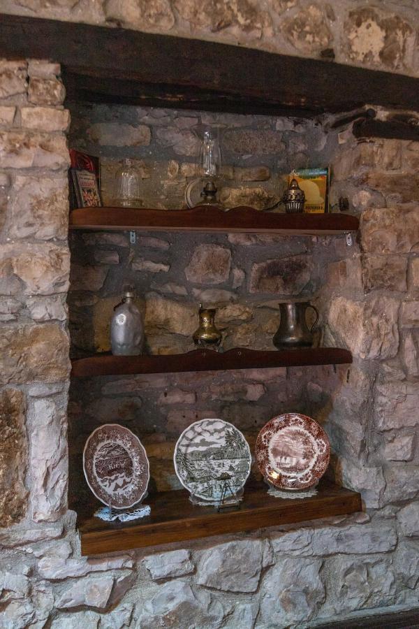 Bujtina Kodiket Guesthouse Berat Bagian luar foto