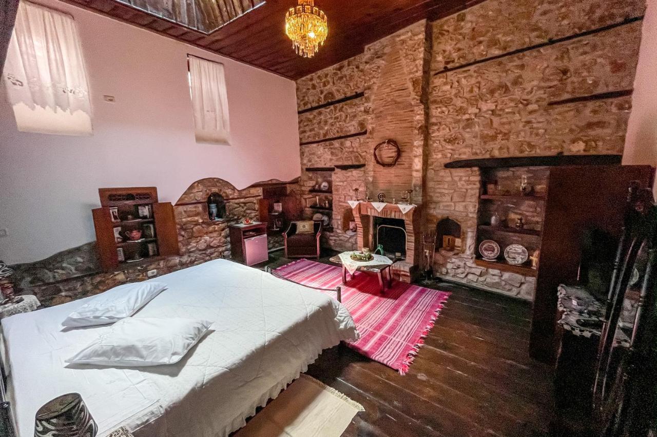 Bujtina Kodiket Guesthouse Berat Bagian luar foto