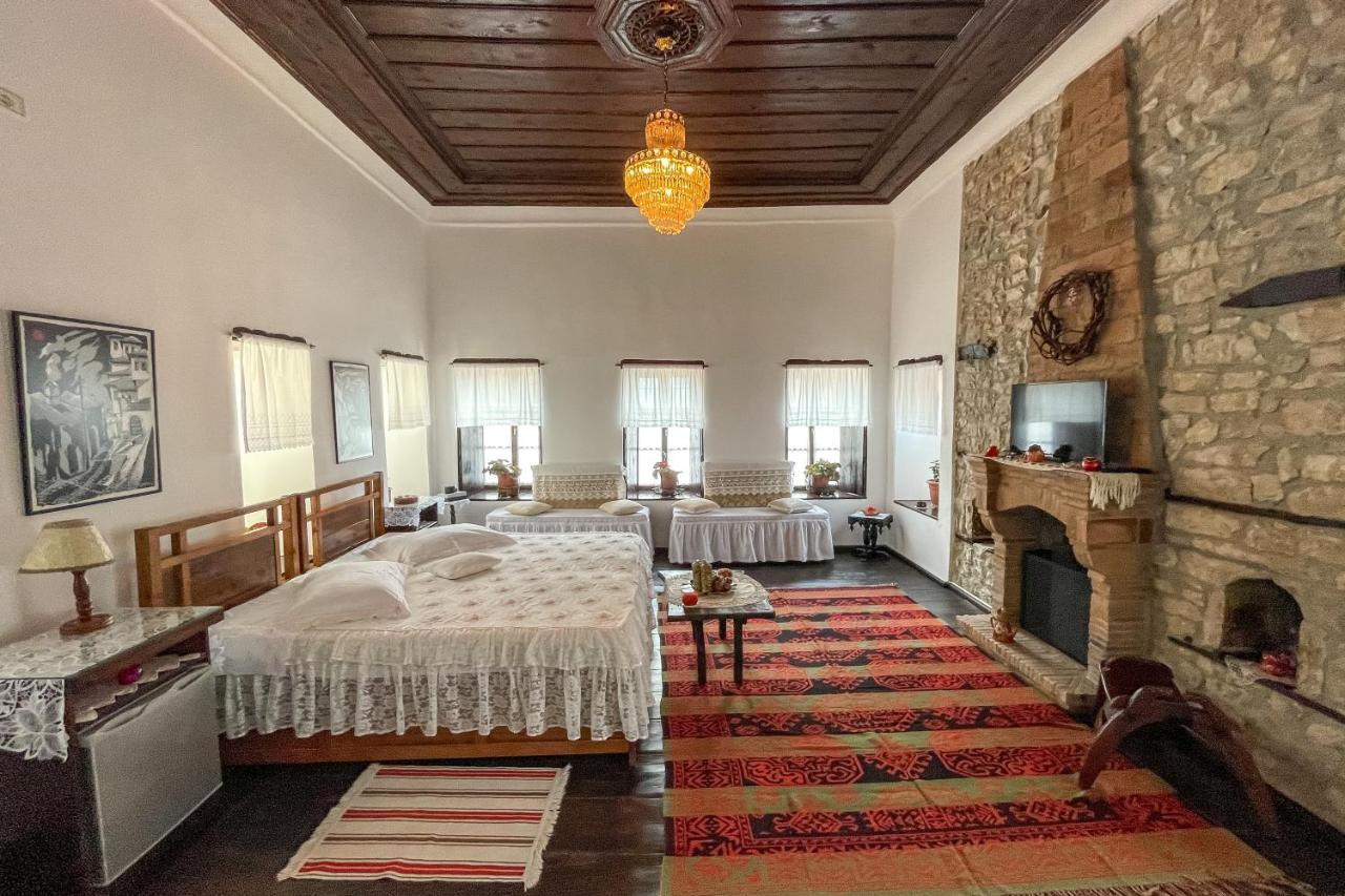 Bujtina Kodiket Guesthouse Berat Bagian luar foto