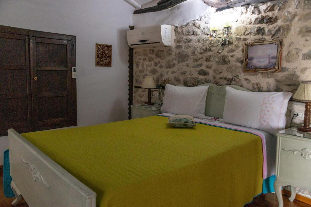 Bujtina Kodiket Guesthouse Berat Bagian luar foto
