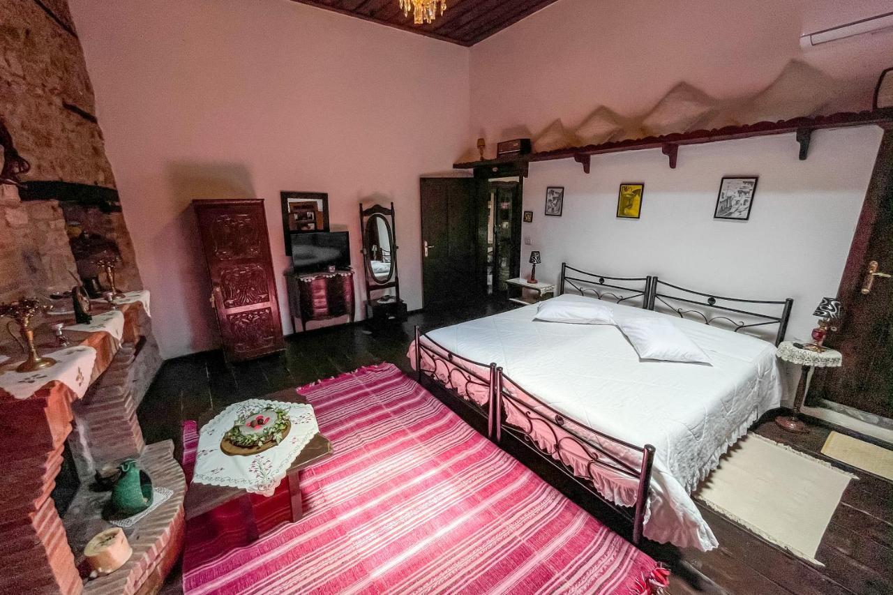 Bujtina Kodiket Guesthouse Berat Bagian luar foto