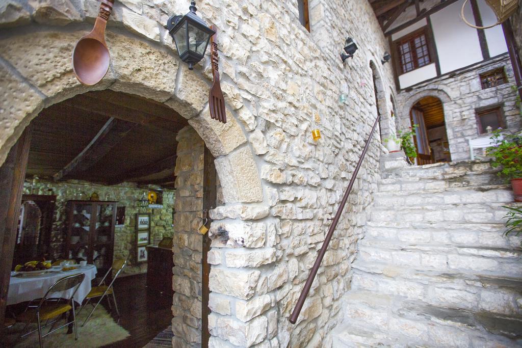Bujtina Kodiket Guesthouse Berat Bagian luar foto