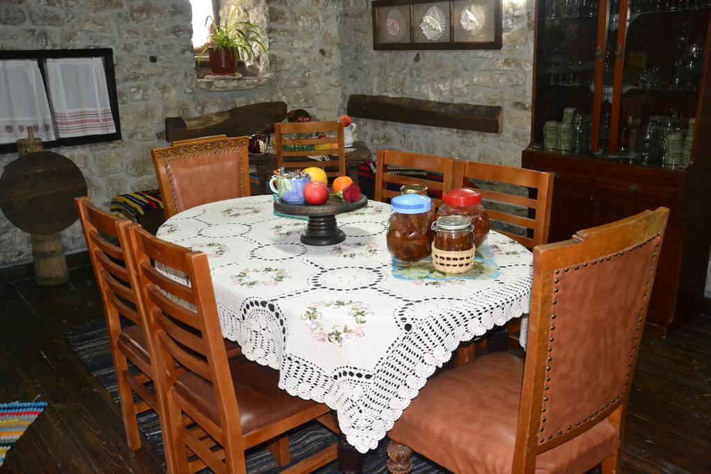 Bujtina Kodiket Guesthouse Berat Bagian luar foto