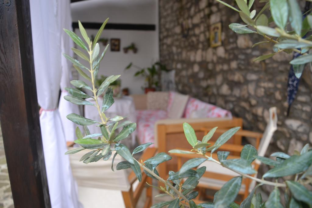 Bujtina Kodiket Guesthouse Berat Bagian luar foto