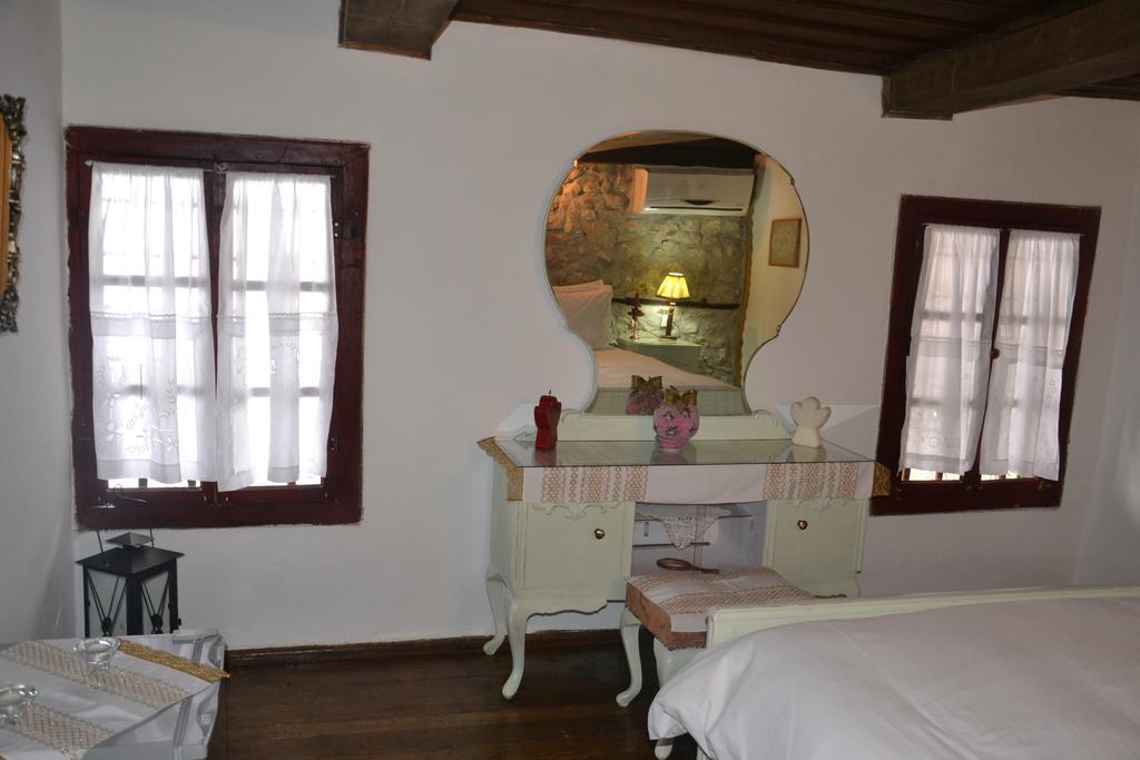 Bujtina Kodiket Guesthouse Berat Bagian luar foto
