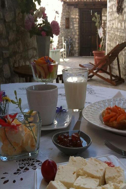 Bujtina Kodiket Guesthouse Berat Bagian luar foto